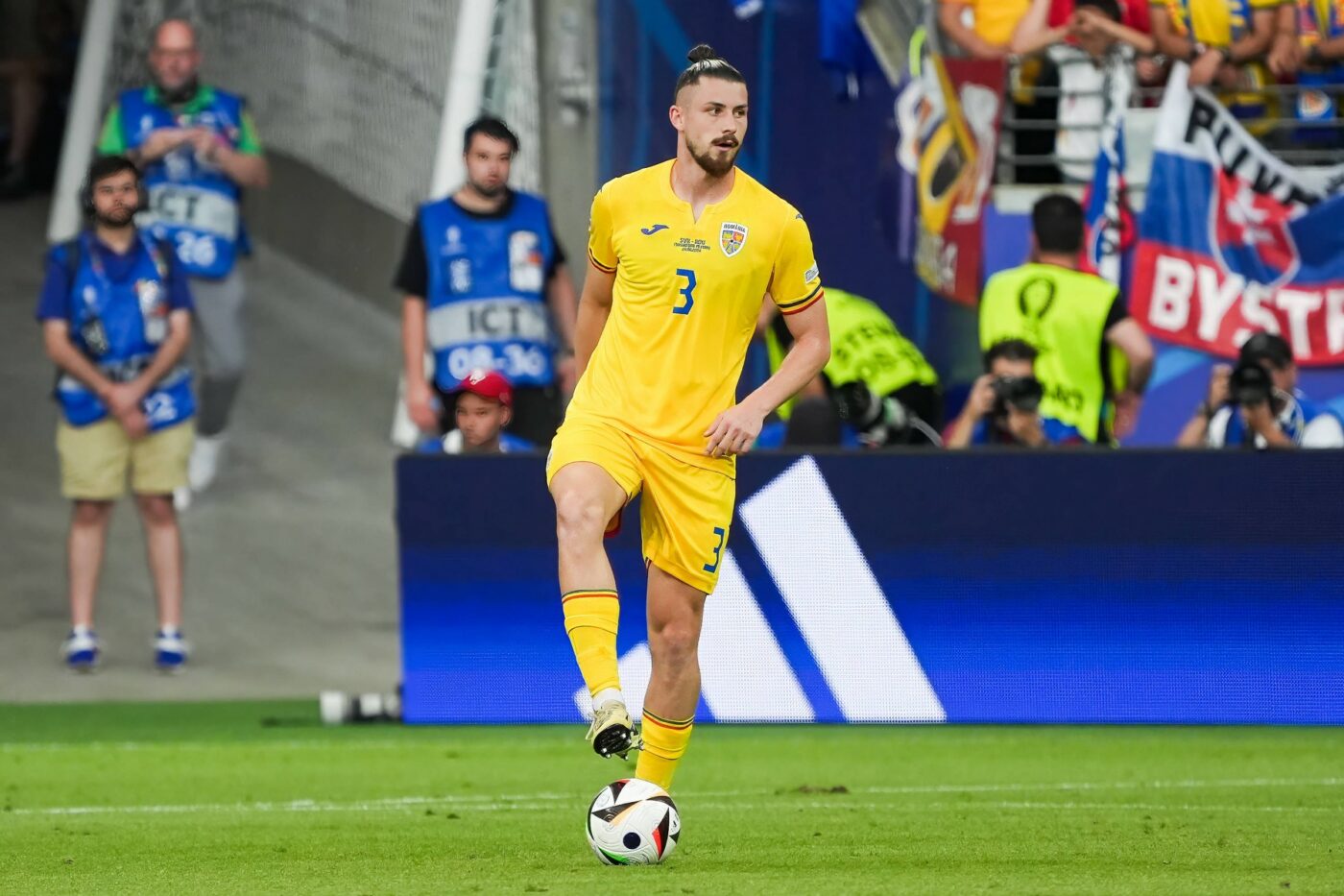 Radu Drăgușin e iar star în presa britanică! Ce scriu jurnaliștii englezi despre „populara rezervă de la Tottenham” și naționala României la EURO 2024