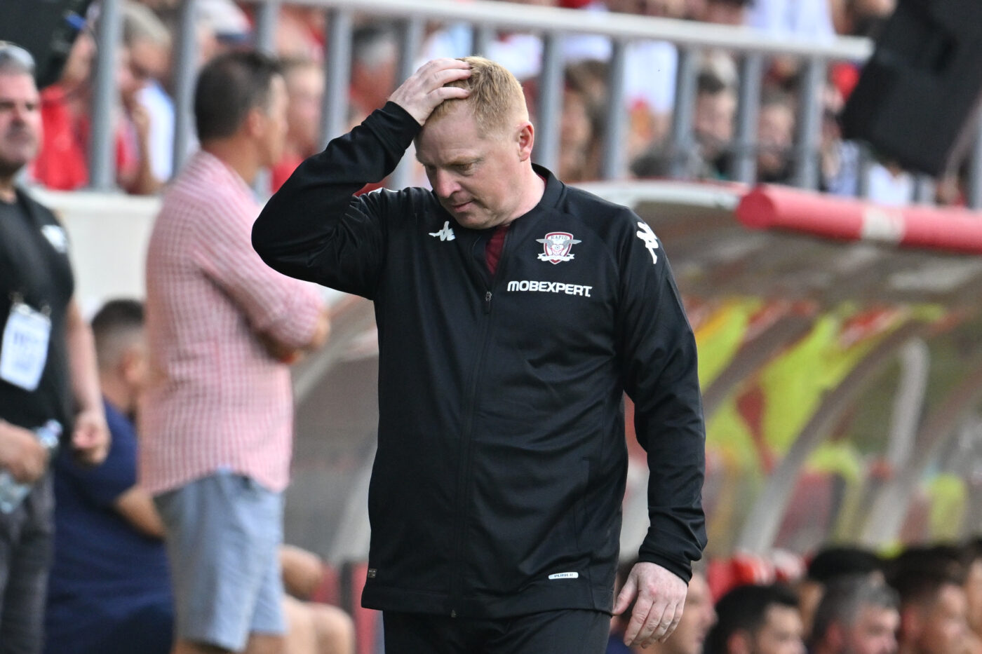 Singurul reproș al lui Neil Lennon pentru fotbaliștii lui, după UTA – Rapid 1-1: „Trebuie să faci asta!”