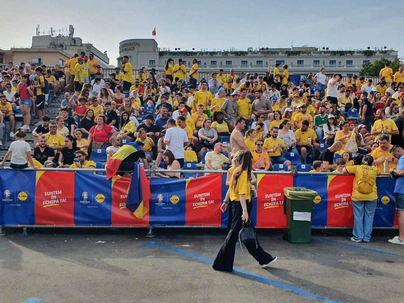 Suporterii români au umplut Fan Zone-ul de la Ateneu și sunt gata să facă show la meciul cu Olanda de la EURO 2024