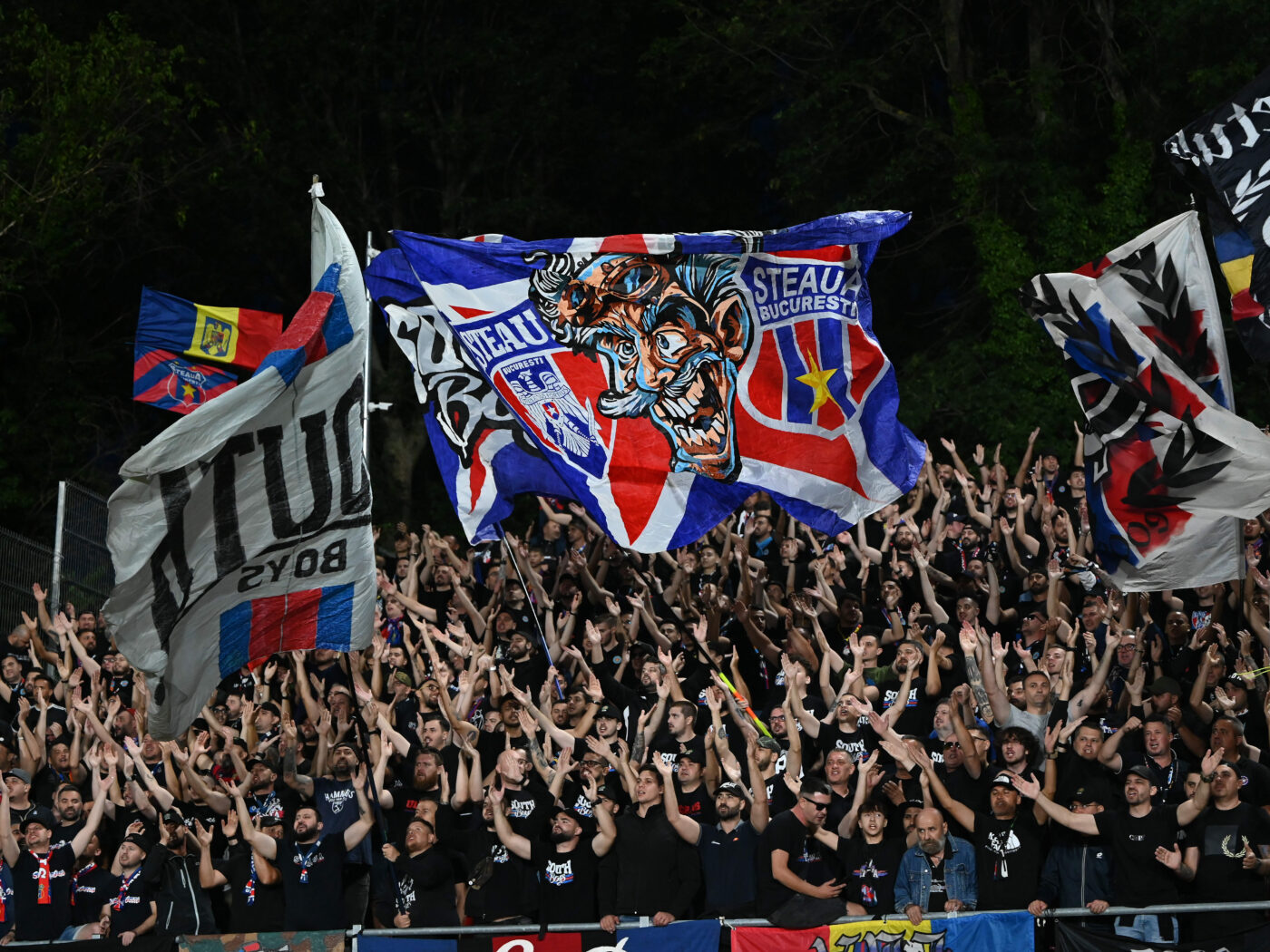 Transfer pe axa CFR Cluj – Steaua înainte de startul Superligii! Fostul fotbalist de la FCSB în prim-plan! Dan Petrescu și-a dat acordul pentru mutare: „A semnat contractul!” EXCLUSIV