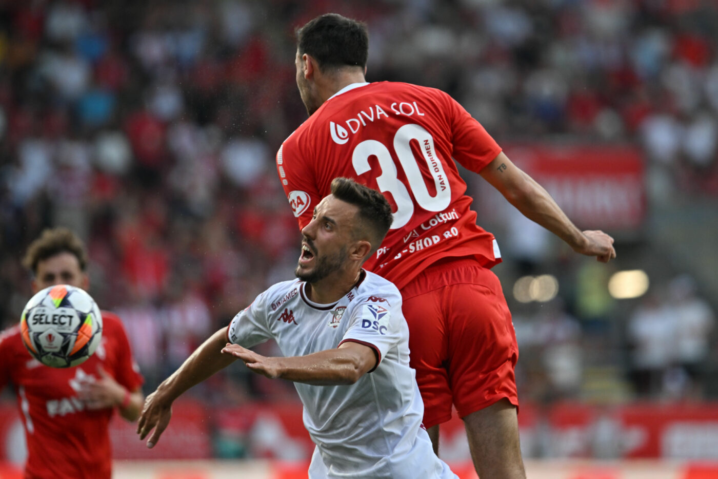 UTA – Rapid 1-1, în etapa 1 a noului sezon din Superliga. Neil Lennon abia scoate egalul și debutează cu stângul la clubul giuleștean! Arădenii au avut un gol anulat de VAR în minutul 89
