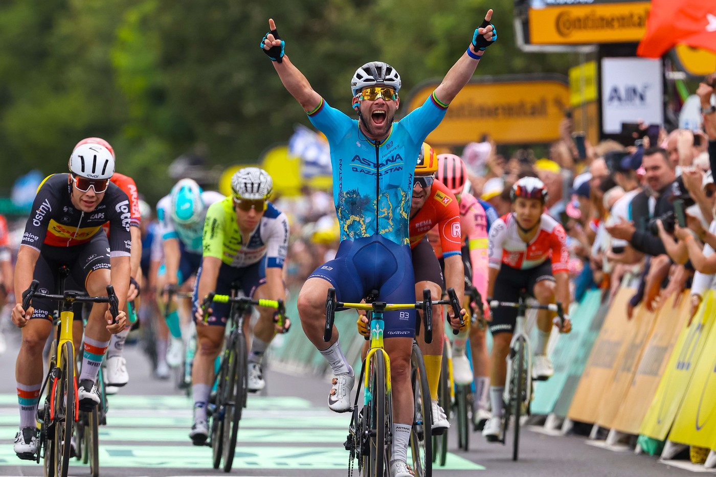 Uitați de EURO, uitați de fotbal! S-a scris istorie în sportul mondial după o performanță unică! Turul Franței are o nouă legendă! Record fabulos după 49 de ani pentru Mark Cavendish