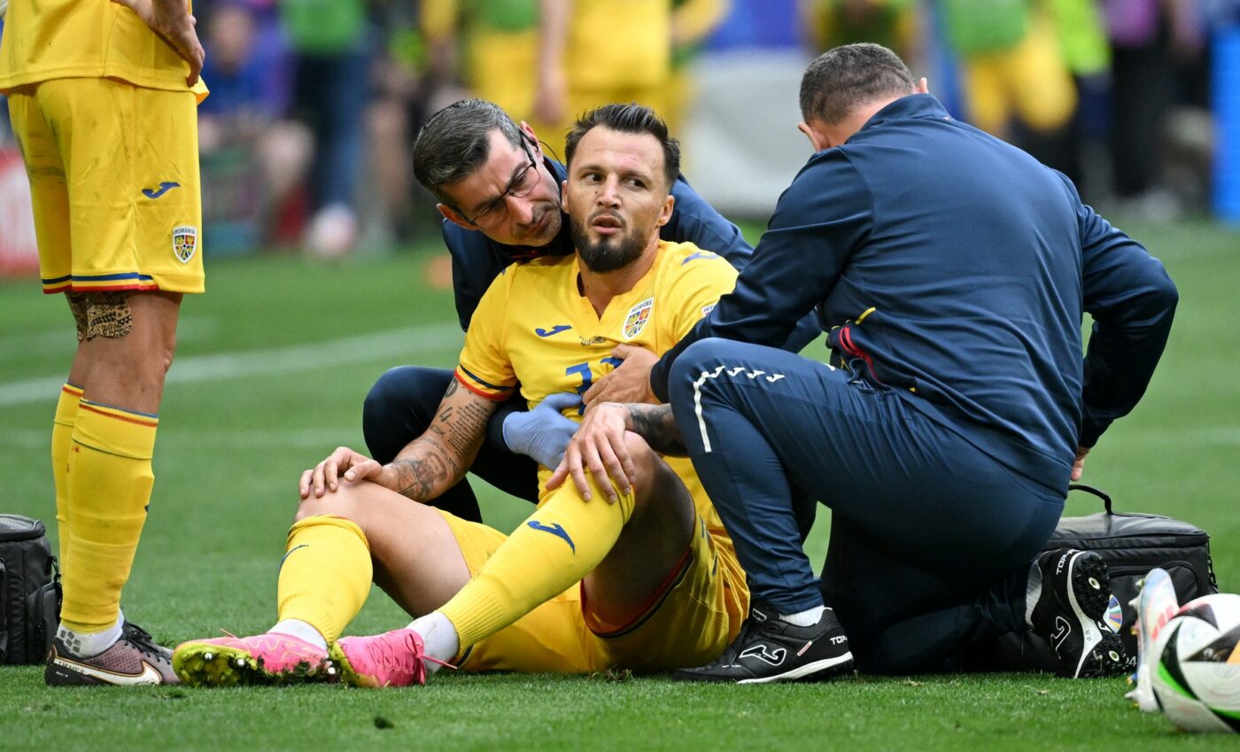 Un celebru jurnalist olandez, fost fotbalist, detonează bomba după ce Dumfries l-a scos din joc pe Mogoș în România – Olanda 0-3: „Intervenție de cartonaș roșu!”