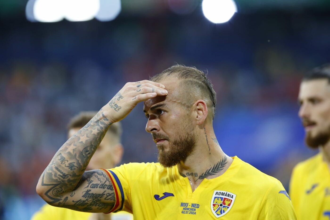 Denis Alibec şi-a pierdut cumpătul după finalul meciului România – Olanda 0-3! S-a dus direct la arbitru pentru a-i reproşa cea mai controversată fază a meciului