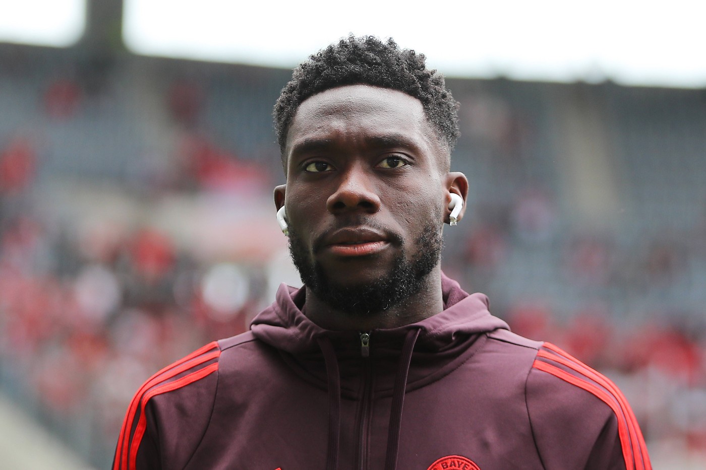 Bayern Munchen nu cedează „șantajului” în cazul lui Alphonso Davies! Hoeness a reacționat cu furie legat de fotbalistul dorit de Real Madrid: „I-am spus foarte clar că vom face asta dacă nu-și prelungește contractul! Bani în plus nu primește!”