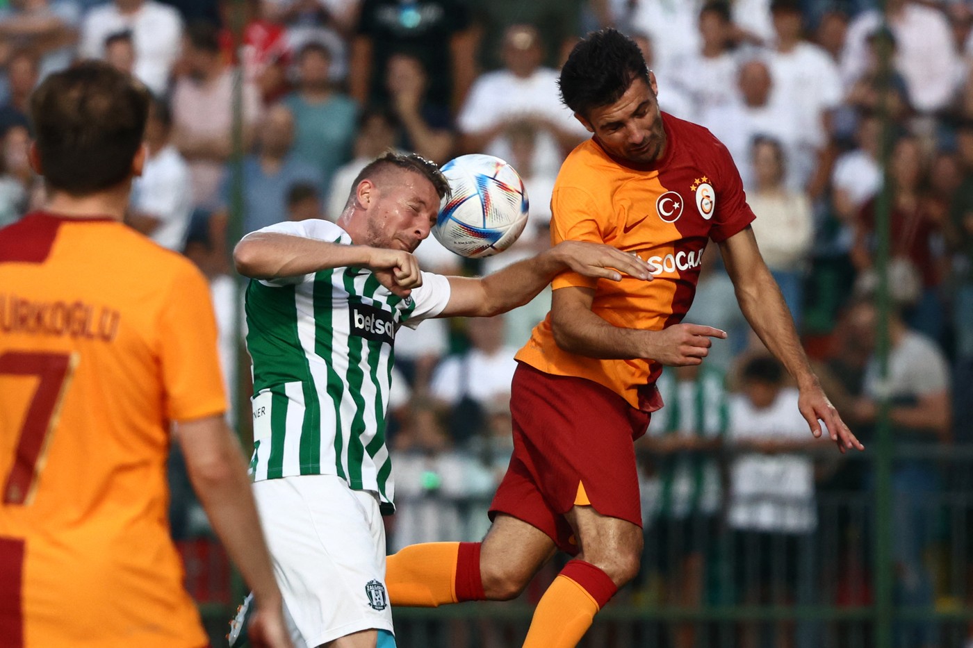 Se pregătea de Liga 2 din România, dar a ajuns în preliminariile Champions League. Astăzi se bate la titlu și la trofeul de golgheter. „În țară la noi ești foarte ușor dat la o parte. Tot timpul e presiune, pentru nimic”. SPECIAL