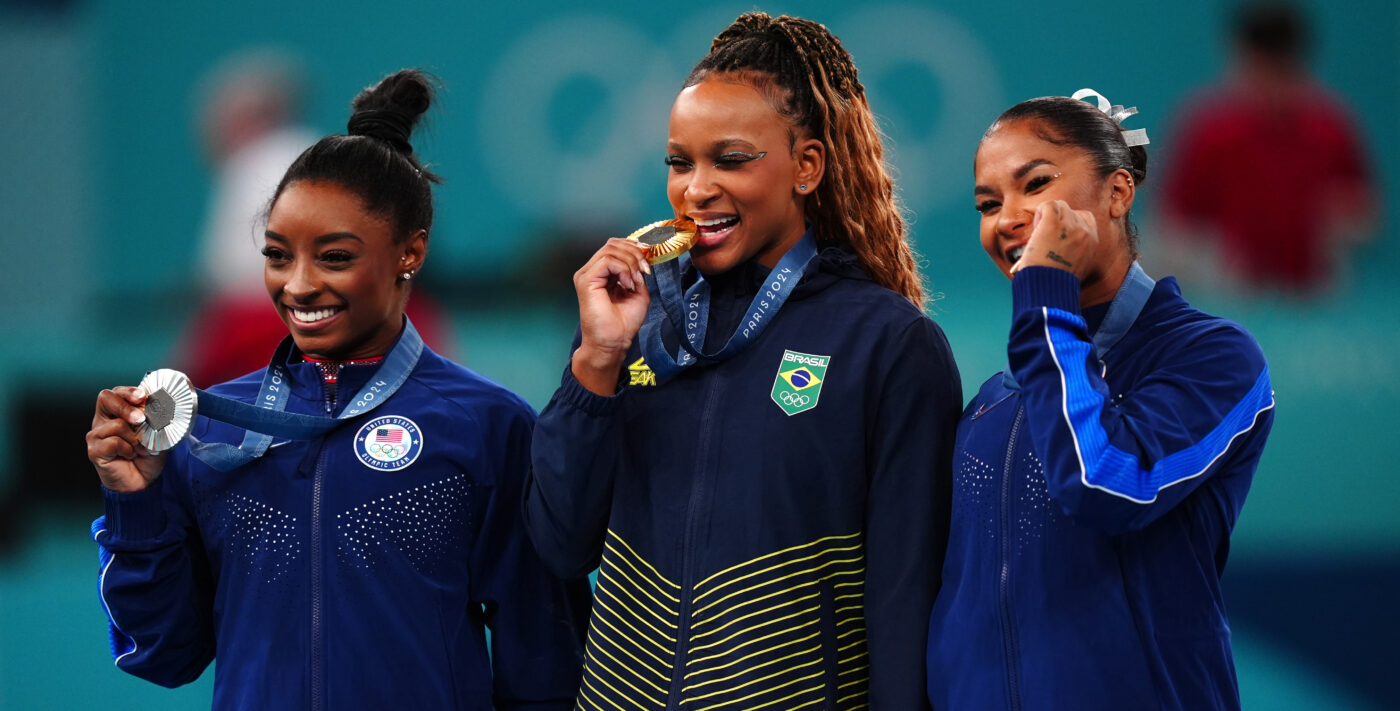 A „furat” medalia româncei, dar americanca Jordan Chiles nu a avut nicio remușcare. A făcut un gest despre care vorbește toată lumea, alături de Simone Biles, la festivitatea de premiere