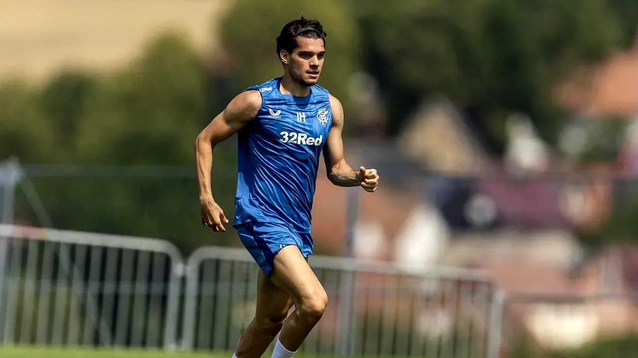 Adevăratul motiv pentru care Ianis Hagi nu vrea să plece de la Glasgow Rangers! Scoțienii au dezvăluit clauza-minune din contractul fiului „Regelui”