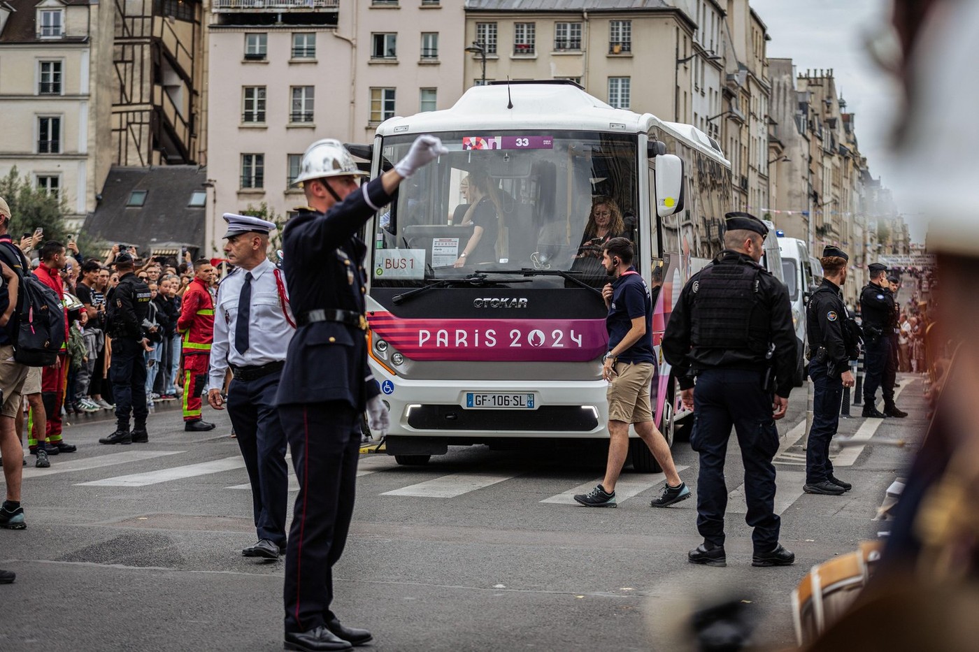 Amenzi uriașe la Paris pentru fanii care călătoresc fără bilet! Avem cifrele! Cât „te costă” dacă faci scandal în autobuzele care duc la marile evenimente sportive de la Jocurile Olimpice. SPECIAL