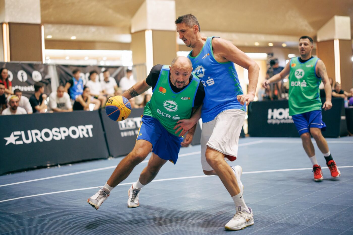 Campionul european de baschet 3×3, Bogdan Popescu, a făcut spectacol la turneul de la Timișoara: L-a imitat perfect pe Steph Curry. FOTO