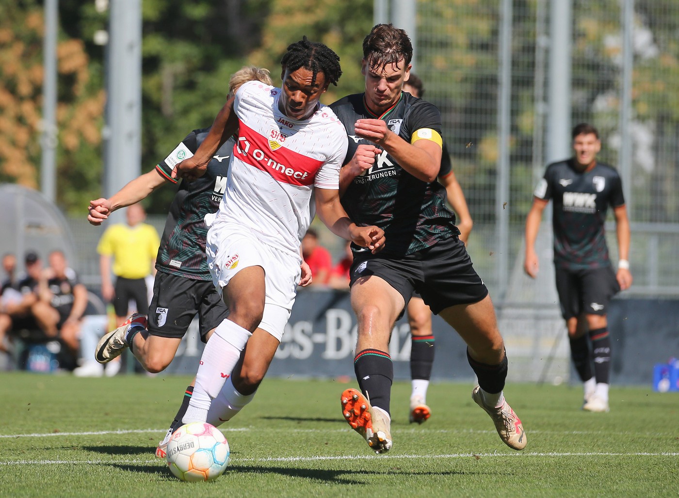 CFR Cluj a adus un jucător din Germania după eliminarea șoc din Europa! Fotbalistul de națională a plecat de la Augsburg și a acceptat oferta lui Neluțu Varga, dar are din start o mare problemă. Culisele mutării. EXCLUSIV