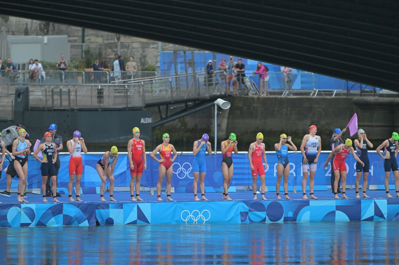 Cât de murdară e Sena și ce a trăit o sportivă care a înotat în ea! „Am înghițit multă apă, sigur n-are gust de Cola! Sub pod, am văzut și am simțit lucruri la care e mai bine să nu ne gândim”