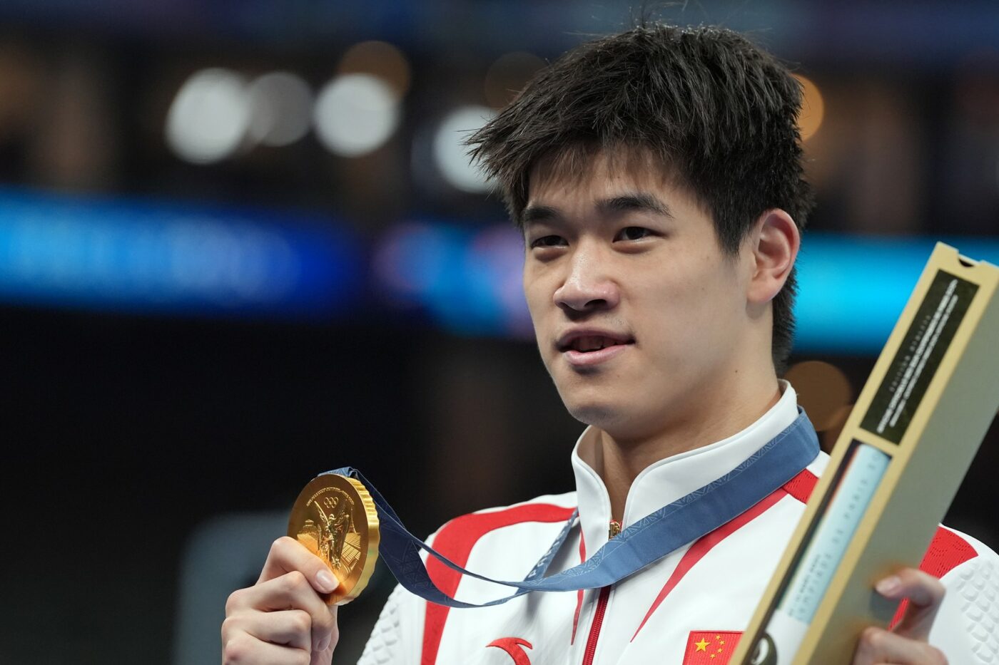 Chinezii fac scut în jurul lui Zhanle Pan, după ce campionul olimpic care l-a spulberat pe David Popovici în finala la 100 de metri liber a doborât recordul mondial într-un mod extraterestru! „De ce când înota Phelps nimeni nu a îndrăznit să pună la îndoială timpii lui?”