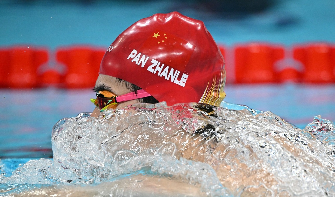 Chinezul Pan Zhanle, rivalul lui David Popovici, a făcut din nou record mondial pe distanța de 100 de metri liber, dar rezultatul nu a fost omologat! Știa dinainte că așa va păți, deși timpul scos e uimitor