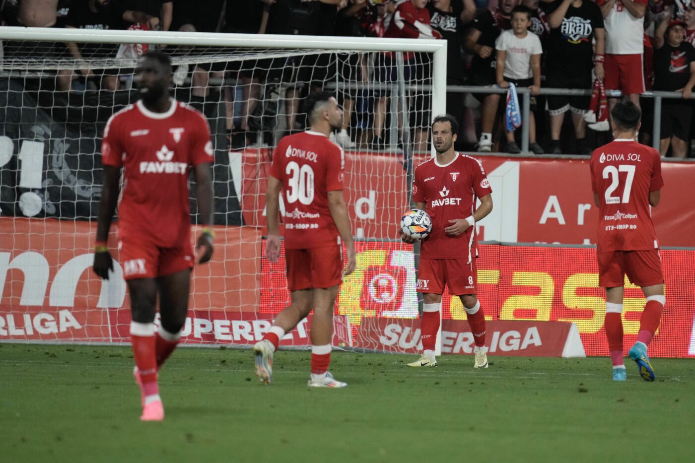 „Comportamentul a lăsat de dorit”. Clubul din Superliga face curățenie în lot în plin campionat: trei fotbalişti au fost „executați” de antrenor!