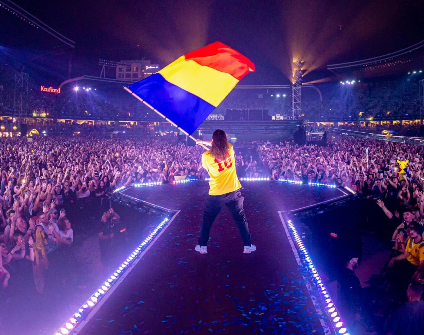 Cum a ajuns Gică Hagi pe scenă la Untold. Salvatore Ganacci i-a adus un tribut „Regelui” Generației de Aur