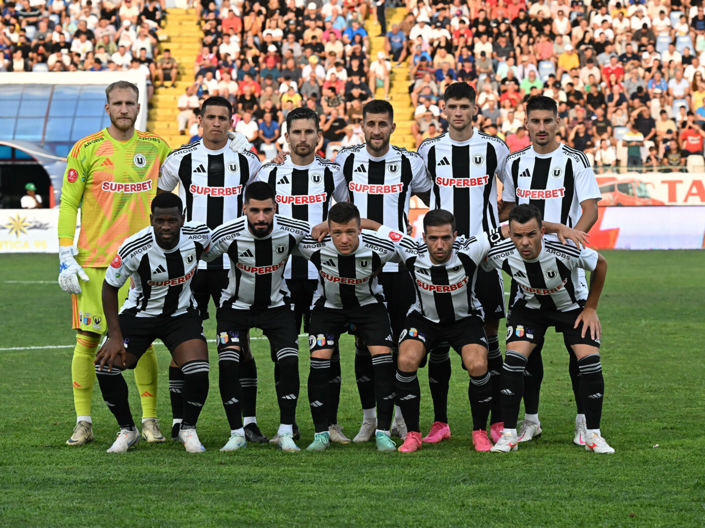 Cum a ajuns U Cluj lider în Superliga României, plecând din Liga a 4-a. „Este un uriaș adormit. Erau jocuri în liga a 4-a când jucai de la egal la egal cu Gilău sau cu Mintiu Gherlii”. EXCLUSIV