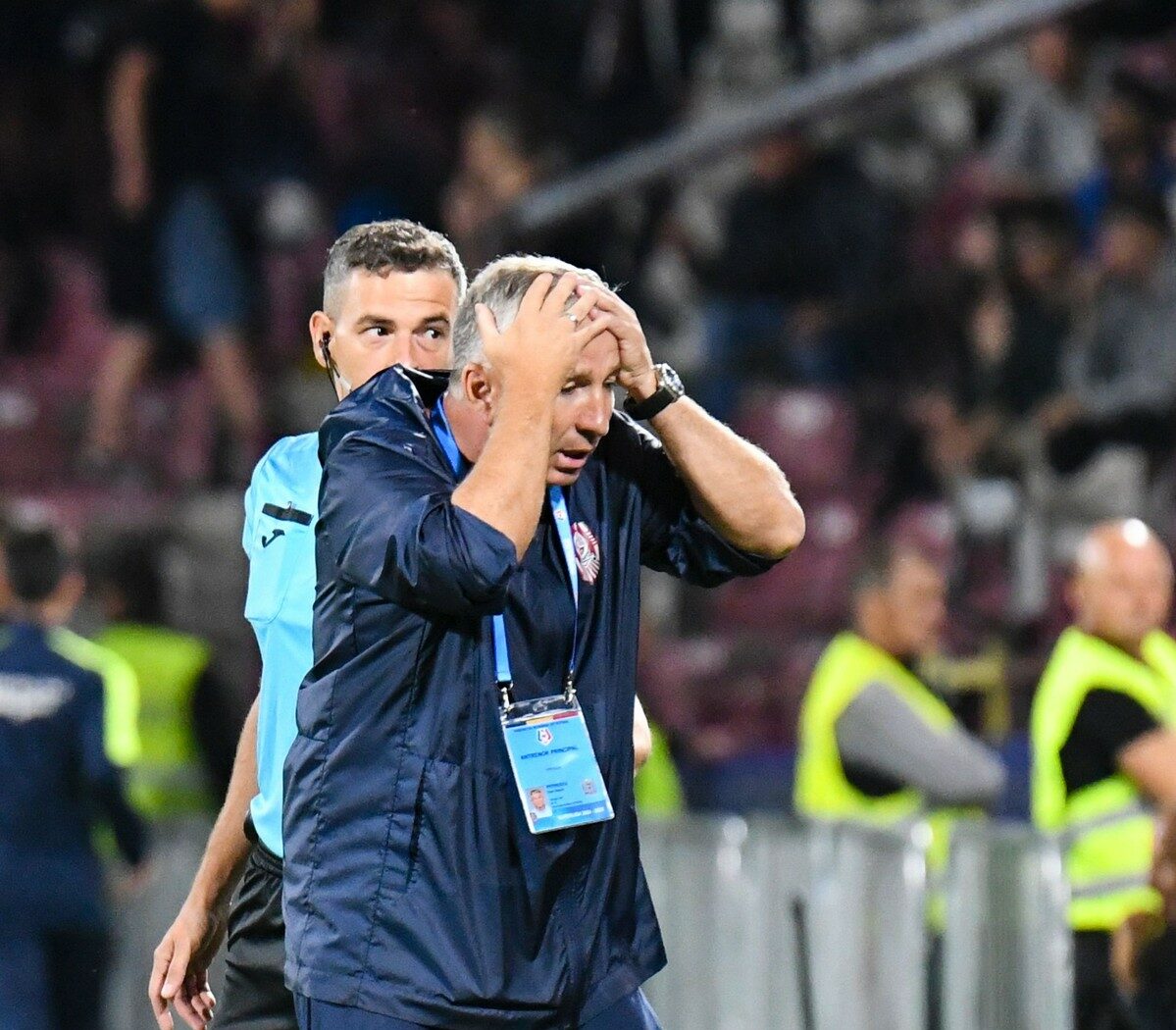 Dan Petrescu l-a spulberat pe arbitrul meciului CFR Cluj – Pafos! Discurs extrem de dur al antrenorului: „Parcă era cipriot! Nu am văzut așa manieră de când jucăm acasă”. De ce se teme