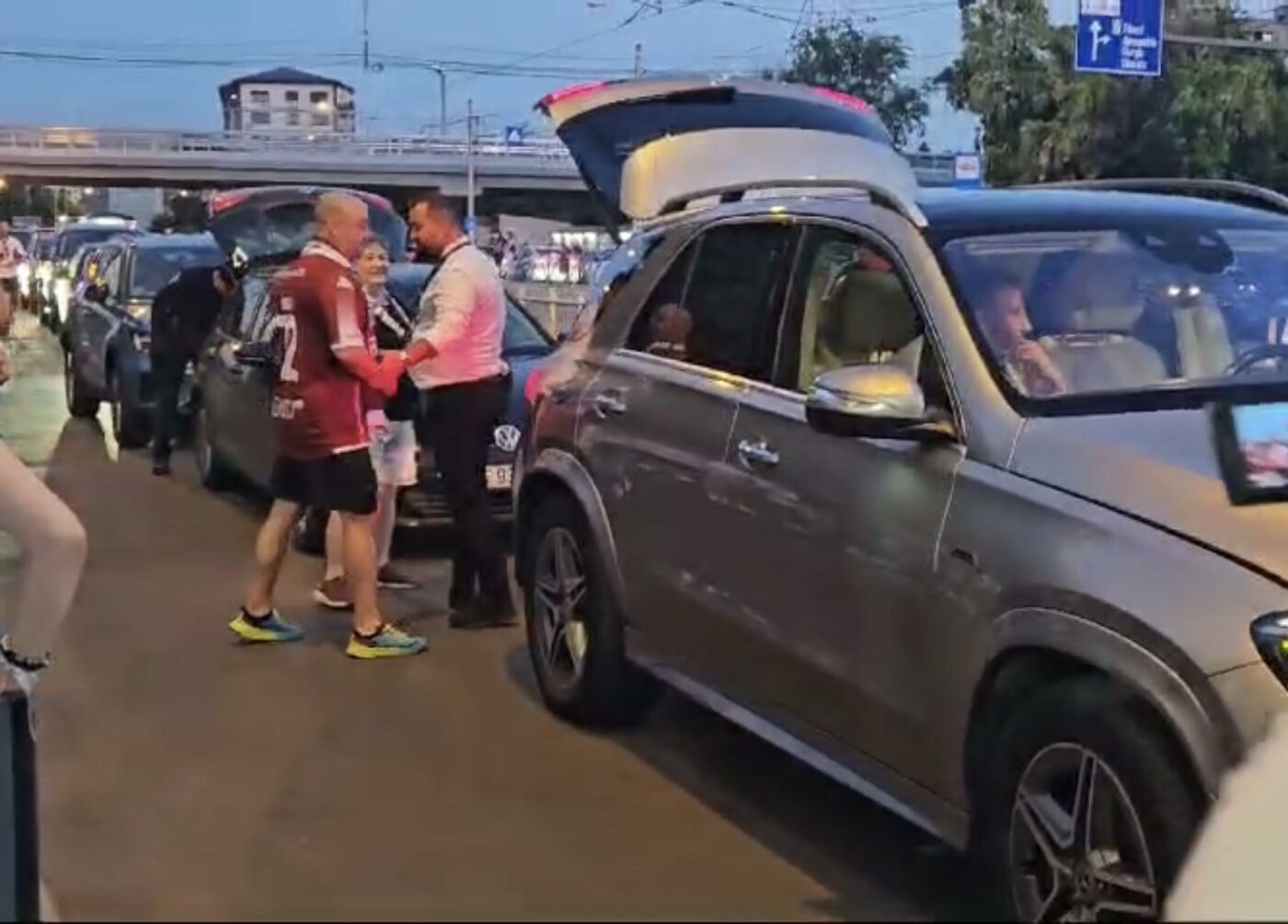 Dan Șucu a deschis portbagajul, iar jandarmii au intervenit imediat! Ce s-a întâmplat înainte de Rapid – Dinamo: „Ați ascuns acolo bombele?”. VIDEO
