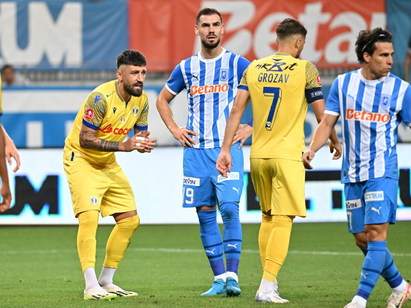E supărat pe arbitraj, după Universitatea Craiova – Petrolul: „Suntem noi amărâţi, dar dă-ne ce e al nostru!”