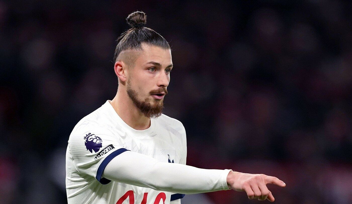 Englezii au tras concluzia despre Radu Drăgușin și este cât se poate de dură! Viitorul la Tottenham nu e deloc unul sigur: „E în coadă la tacklinguri, s-a chinuit cu Bayern! Postecoglou va căuta alți fundași!”