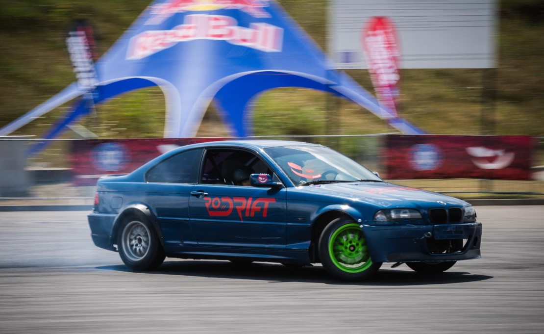Eveniment special în București pentru amatorii de drift: Campionii sunt pe circuit, nu pe șosele