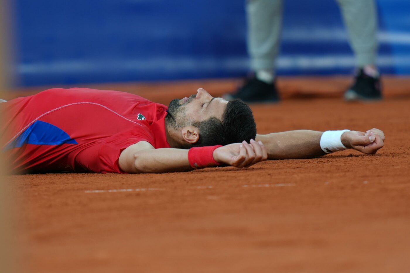 Exemplu și pentru Team Romania la Jocurile Olimpice! Ne-am convins pe viu! Novak Djokovic, calificare într-un picior pentru Serbia în finala de tenis de la Paris! ProSport a surprins reacția pe care a avut-o imediat după marea victorie și cele mai tari imagini: „Luptă în orice condiții pentru noi!” Ce n-ai văzut la TV. EXCLUSIV