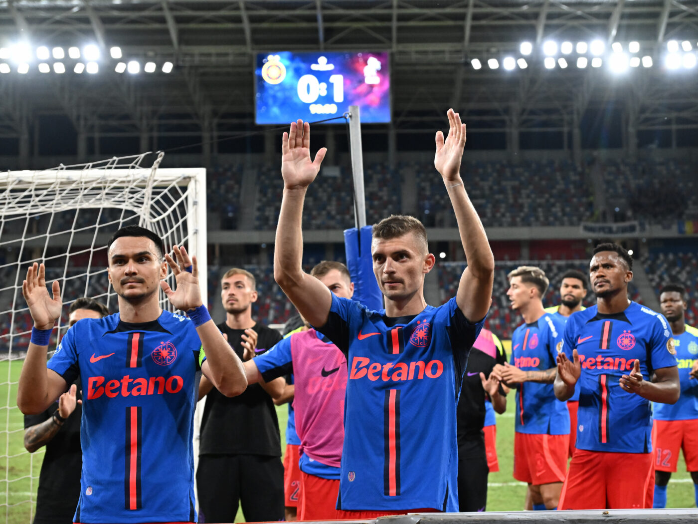 FCSB a fost la un pas să ia o hotărâre radicală înaintea catastrofei cu Poli Iași. Decizia le-ar fi putut aduce trei puncte! Roș-albaștrii s-au sucit în ultimul moment. EXCLUSIV