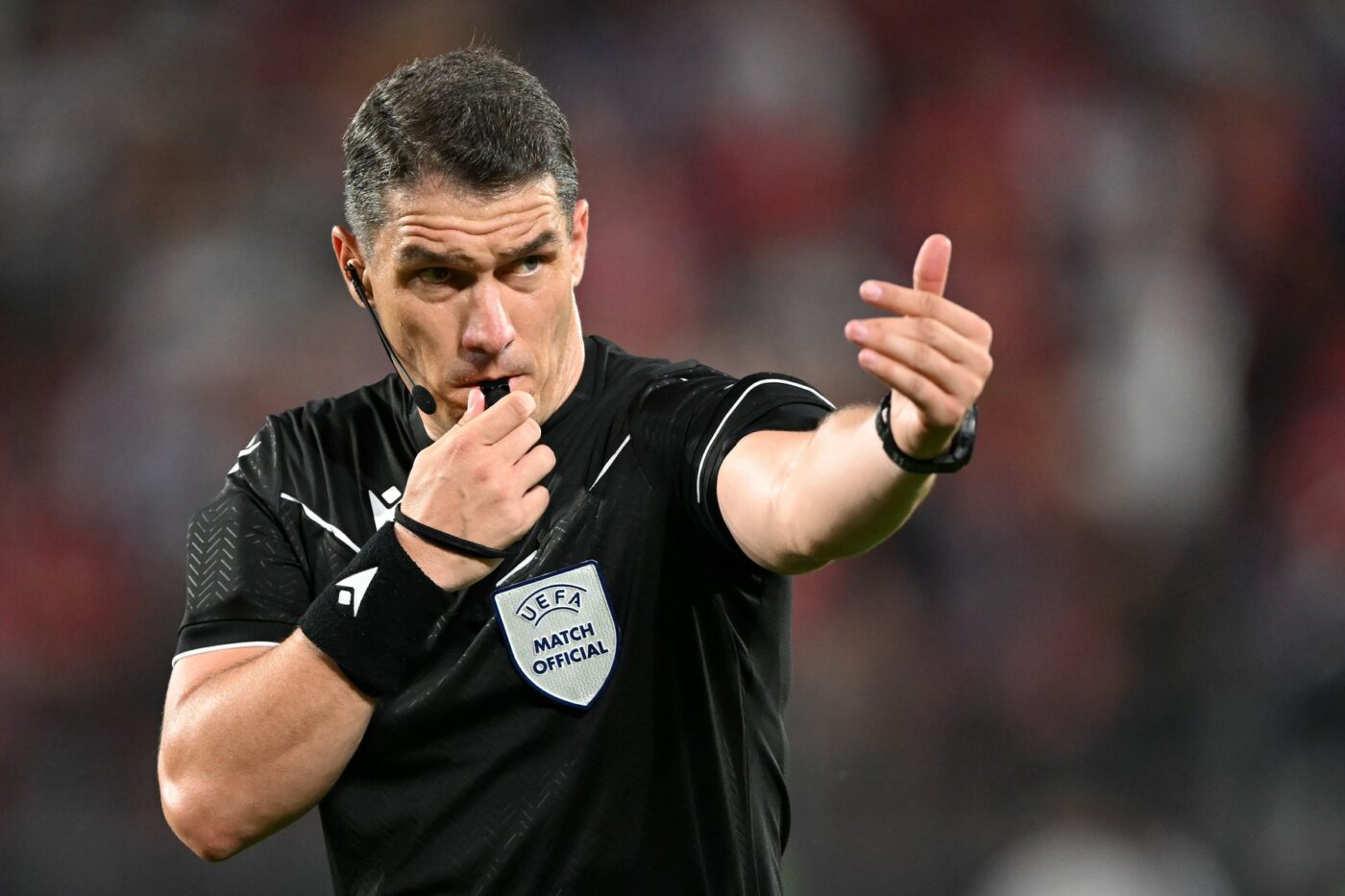 Fază controversată în Universitatea Craiova – Rapid București! Istvan Kovacs a dat penalty, dar VAR a intervenit: care a fost decizia după ce a văzut reluările