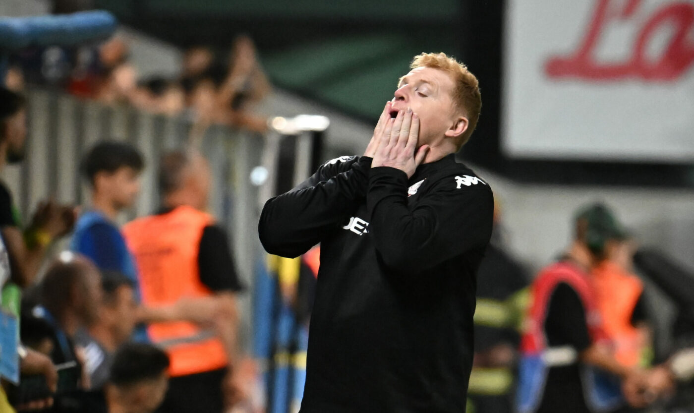 „Nu știu de când nu a mai jucat atât de slab Rapid București!”. Fostul antrenor de la Dinamo București și Universitatea Craiova l-a desființat pe Neil Lennon. EXCLUSIV