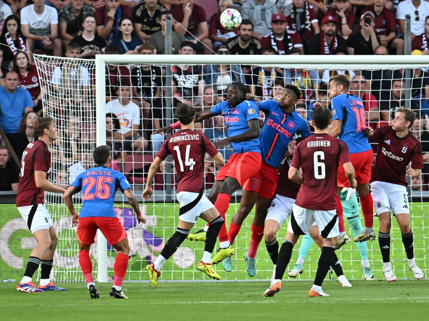 Gafă uriașă a lui Ștefan Târnovanu! Sparta Praga o egalează pe FCSB după eroarea colosală a portarului român