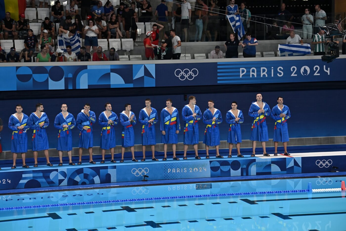 Gest superb pentru naționala României! Un cuplu din Londra a venit special la Paris pentru meciul de gală al tricolorilor, dar a trăit un dezastru care ne-a spulberat visul. Cum s-a încheiat înfruntarea de lângă legendarul Stade de France. SPECIAL