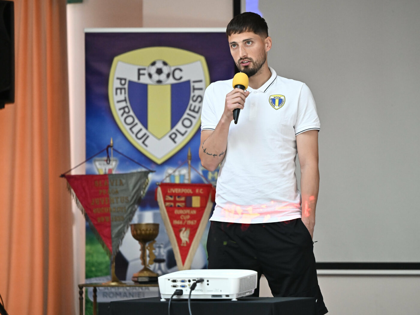 Gicu Grozav a intrat definitiv în inima fanilor Petrolului Ploiești! Decizia unică luată de atacantul prahovenilor: GG7 devine marcă înregistrată. FOTO EXCLUSIV