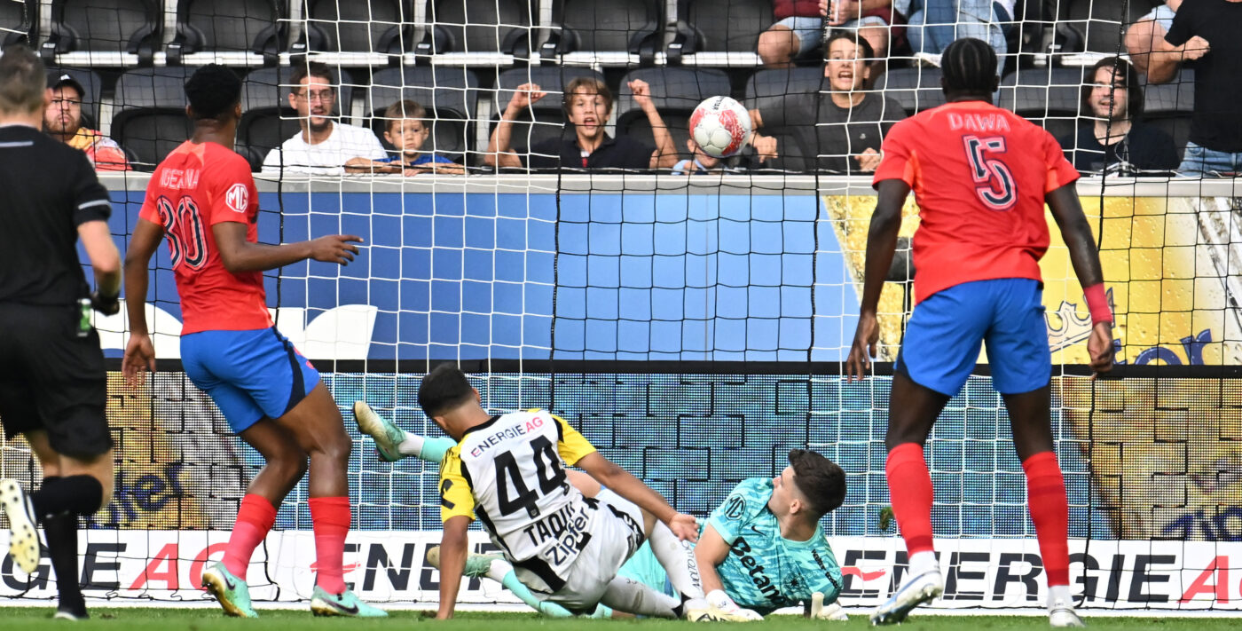 Gigi Becali a dat în clocot când a văzut că echipa lui se chinuie și în Europa League! A tăiat în carne vie la pauza meciului LASK Linz – FCSB, din play-off-ul Europa League: ce jucători nu au fost lăsați pe teren decât 45 de minute