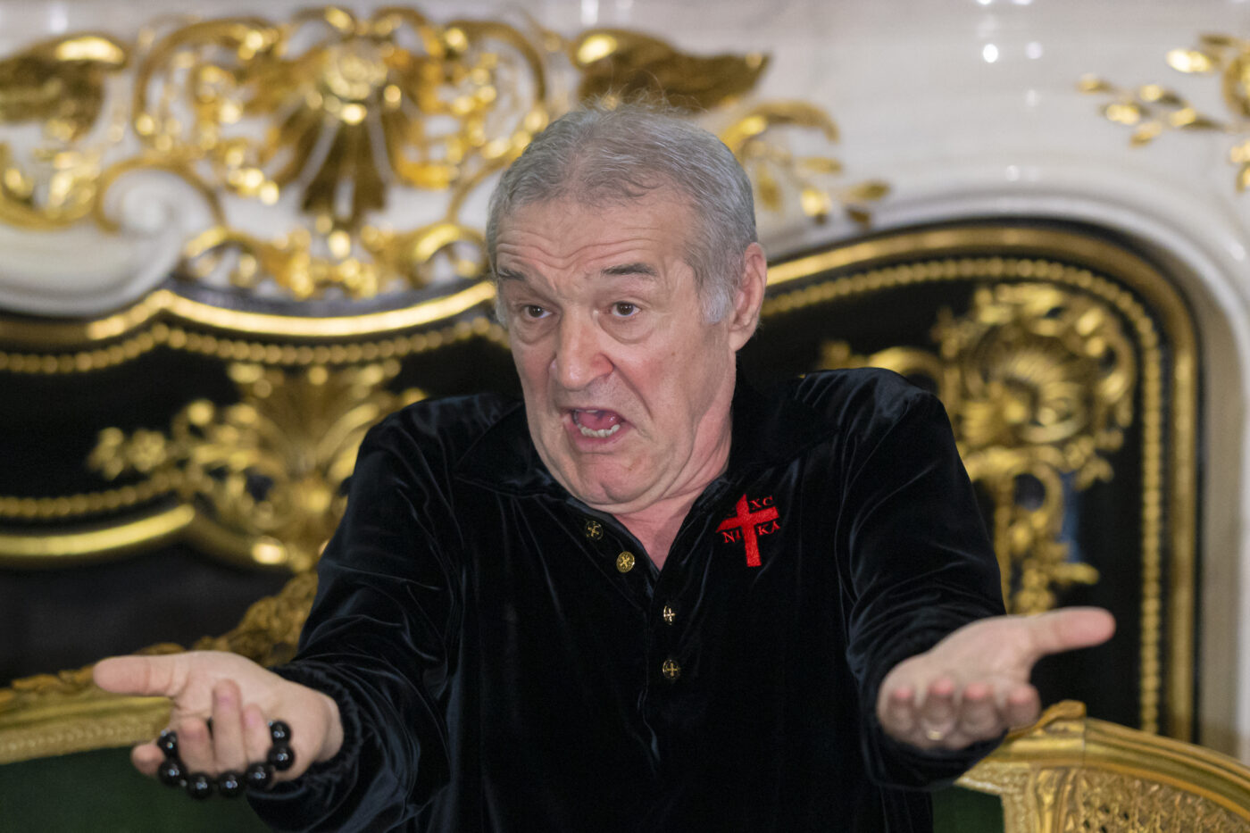 I-au propus lui Gigi Becali să facă afaceri cu instituțiile statului român și să împartă profitul 50-50 la sută. Miliardarul a pus o singură condiție și a acceptat să dea 90 la sută: „Când au auzit, au zis că nu fac ei așa ceva”