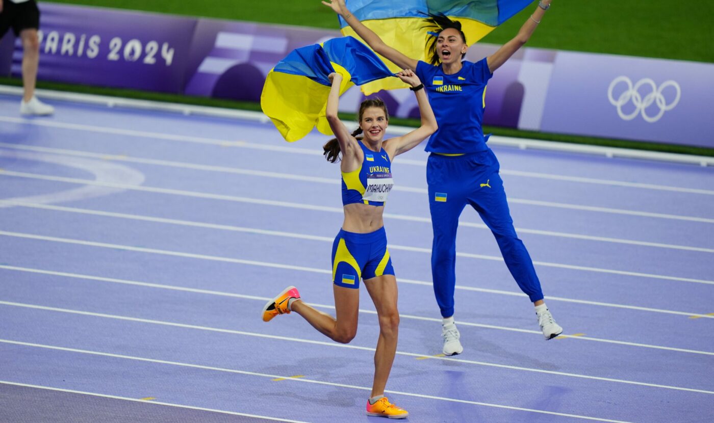 Cine este medaliata cu aur la săritura în înălțime, ucraineanca Iaroslava Mahucih, care se bagă în sacul de dormit, pe stadion, chiar în timpul concursului