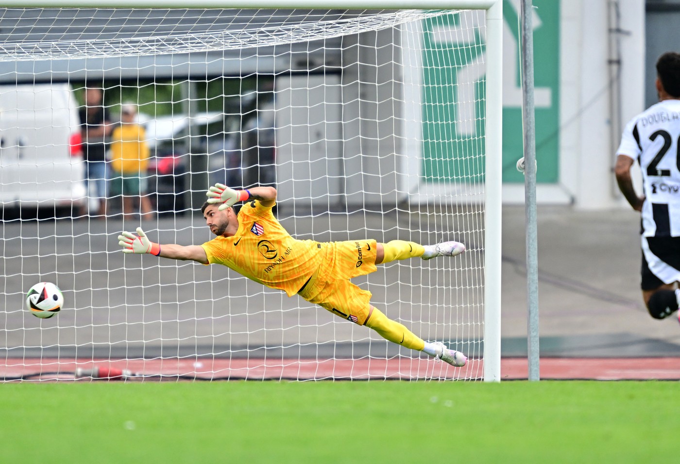 Jan Oblak i-a luat frica lui Horațiu Moldovan. Slovenul forțează revenirea, deși e încă accidentat: vrea să nu îl lase pe român să debuteze în La Liga