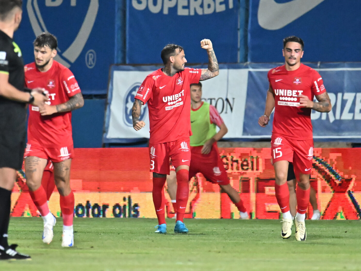Jucătorii lui Hermannstadt se pot umple de bani dacă o înving pe FCSB! Mesaj curajos pentru Gigi Becali: „O să batem”. Finanțatorul sibienilor, gata să ofere „o primă specială” pentru o victorie mare împotriva campioanei: „Atunci o să o afle”. Ce atmosferă se anunță în tribune. EXCLUSIV