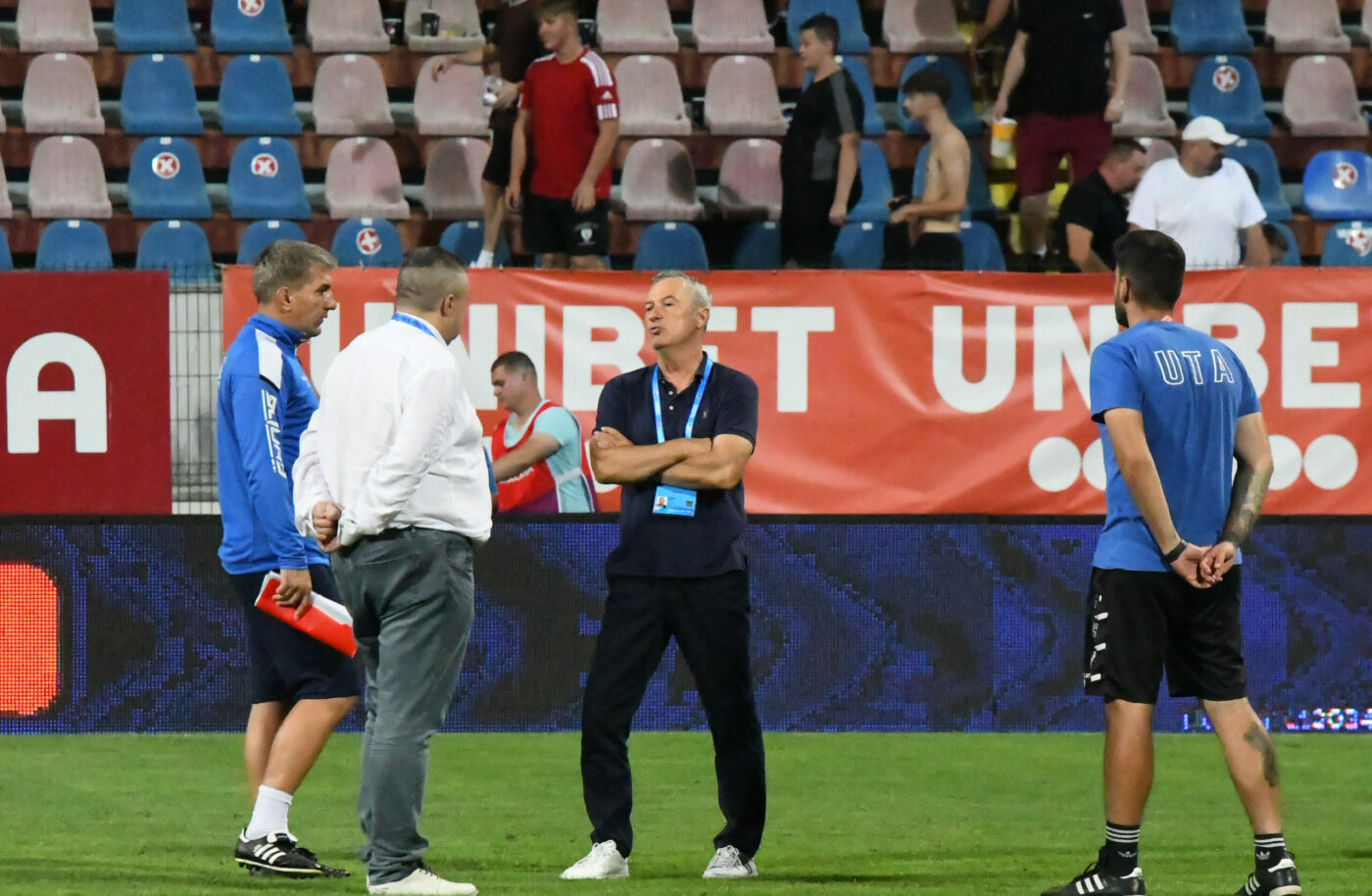Mircea Rednic a dat afară de la UTA doi jucători într-o singură zi, dar l-a adus la Arad pe fotbalistul care a jucat în preliminariile Europa League în acest sezon