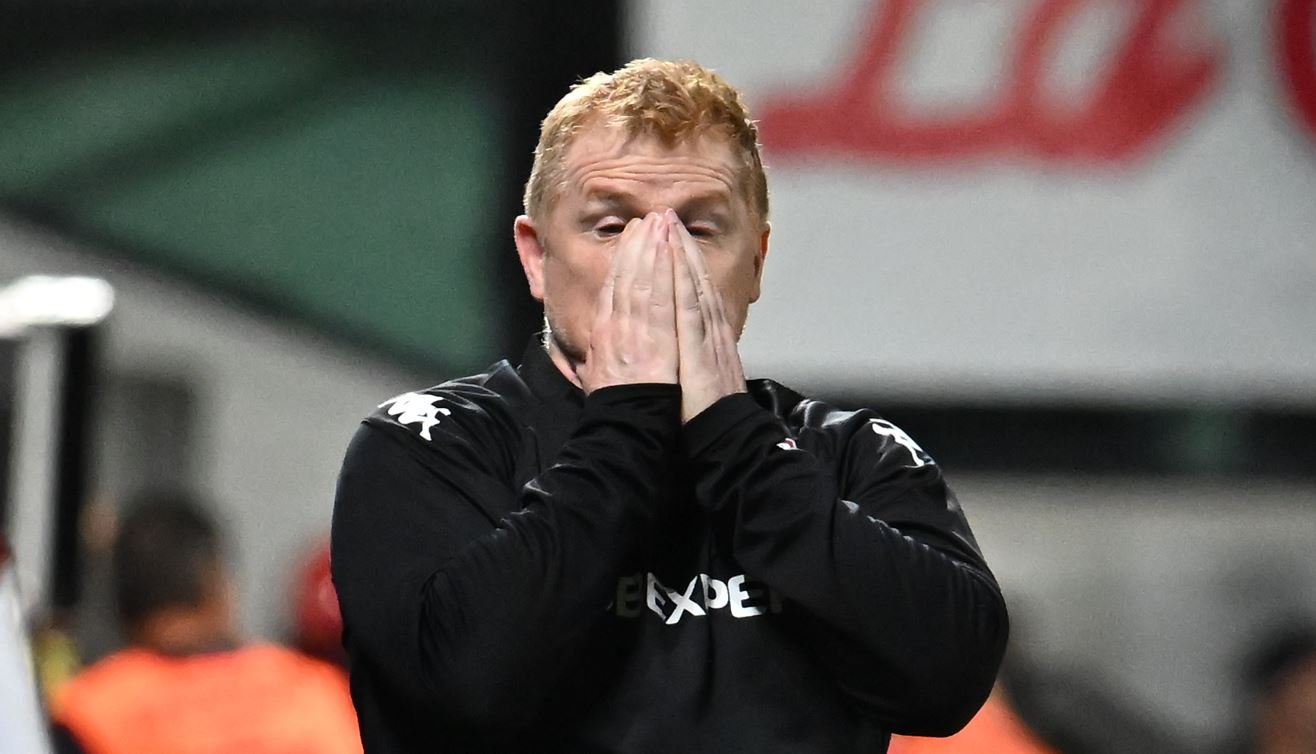 Neil Lennon este ca și dat afară de la Rapid București. Britanicul poate fi înlăturat în aceste zile. Surse ProSport: „Nu este o decizie finală luată, dar șansele sunt de peste 90 la sută. Rezultatele sunt prea slabe”