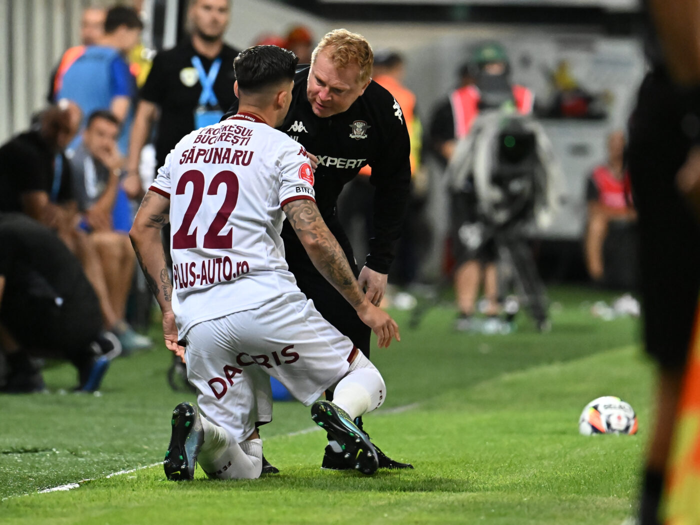 Implozie în vestiarul Rapidului: Cristi Săpunaru recunoaște ruptura cu Neil Lennon! Fotbalistul nu a mai ținut discursurile motivaționale în vestiar: „Le ține el în engleză, dar nu știu dacă toți înțeleg. Am vorbit cu el o singură dată”