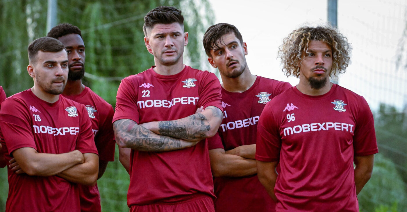 Patru fotbalişti importanți, out de la Rapid Bucureşti! Marius Şumudică i-a pus pe lista neagră şi sunt nume grele