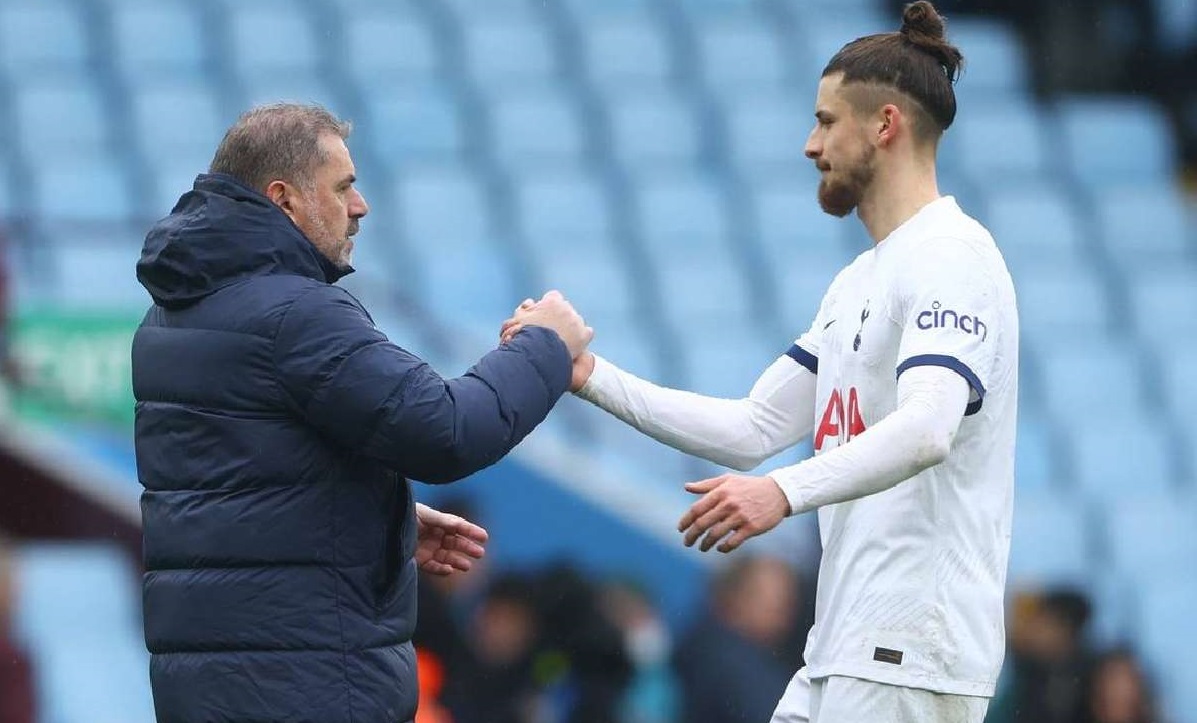Radu Drăgușin a primit o nouă lovitură de la Ange Postecoglou. Anunțul venit chiar înainte de startul lui Tottenham în Premier League