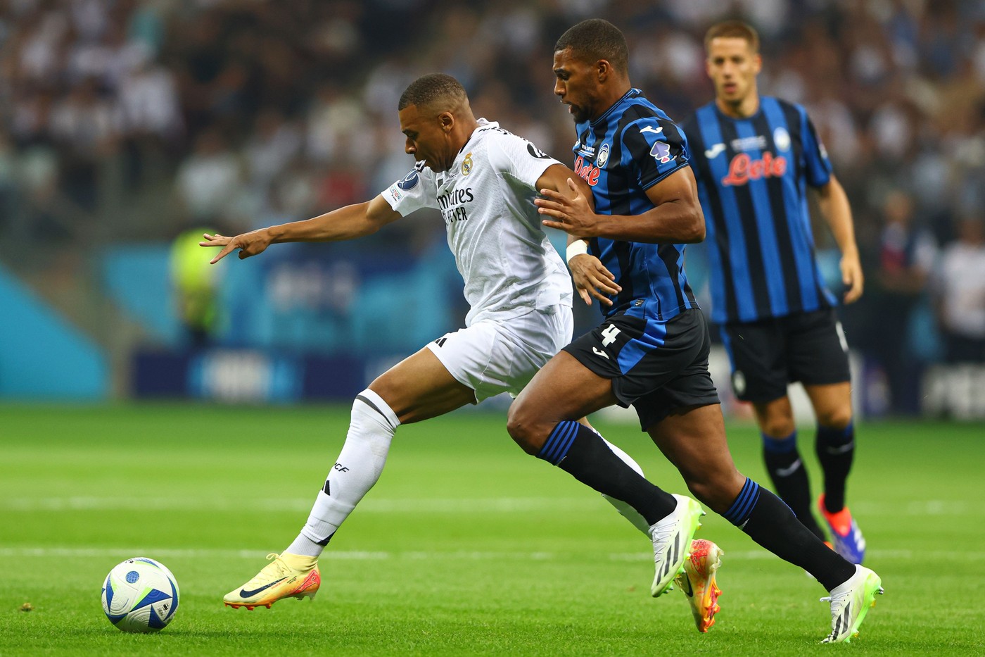 Real Madrid – Atalanta 2-0, în Supercupa Europei. Kylian Mbappe, campion la Varșovia! Francezul înscrie la debut și câștigă primul său trofeu cu „Galacticii”