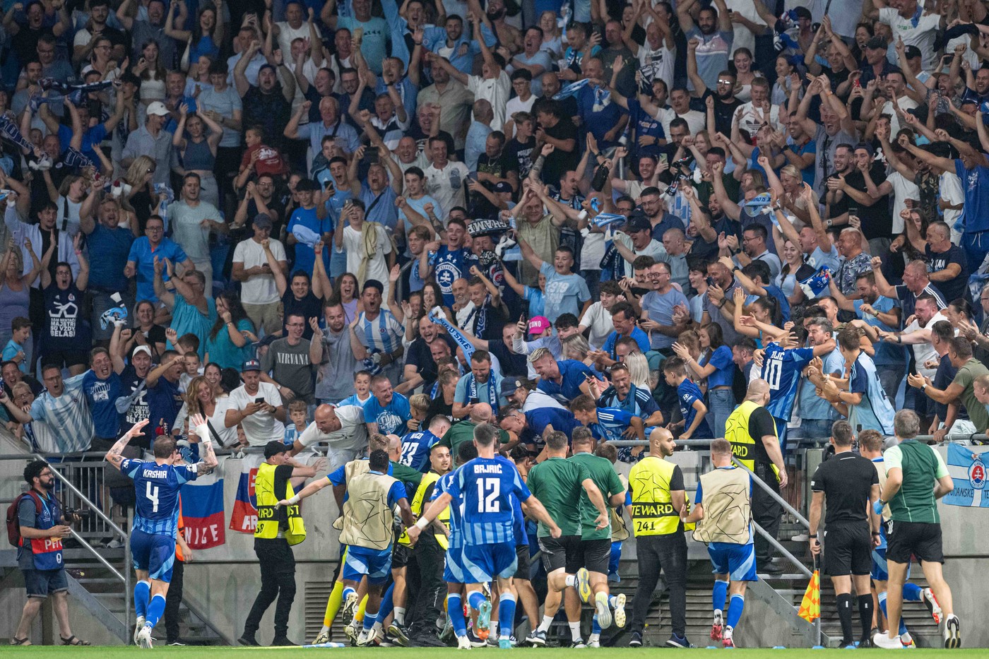 Rezultatele serii în play-off-ul Champions League! România e departe și de țările de mâna a doua: sârbii, croații și slovacii au dus câte o echipă în grupa principală, iar cehii au ratat la limită să o ducă și pe a doua!