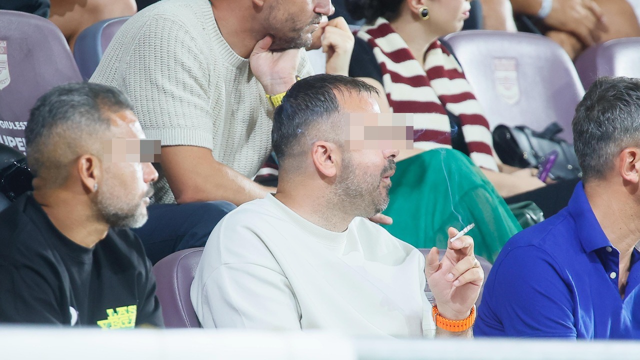 Se fumează pe stadioane și nu se intervine: scene rușinoase la derby-ul Rapid – Dinamo! Stewarzii nu fac nimic și publicul e indignat: „Am plecat la pauză că făceau fum ca nesimțiții”. EXCLUSIV