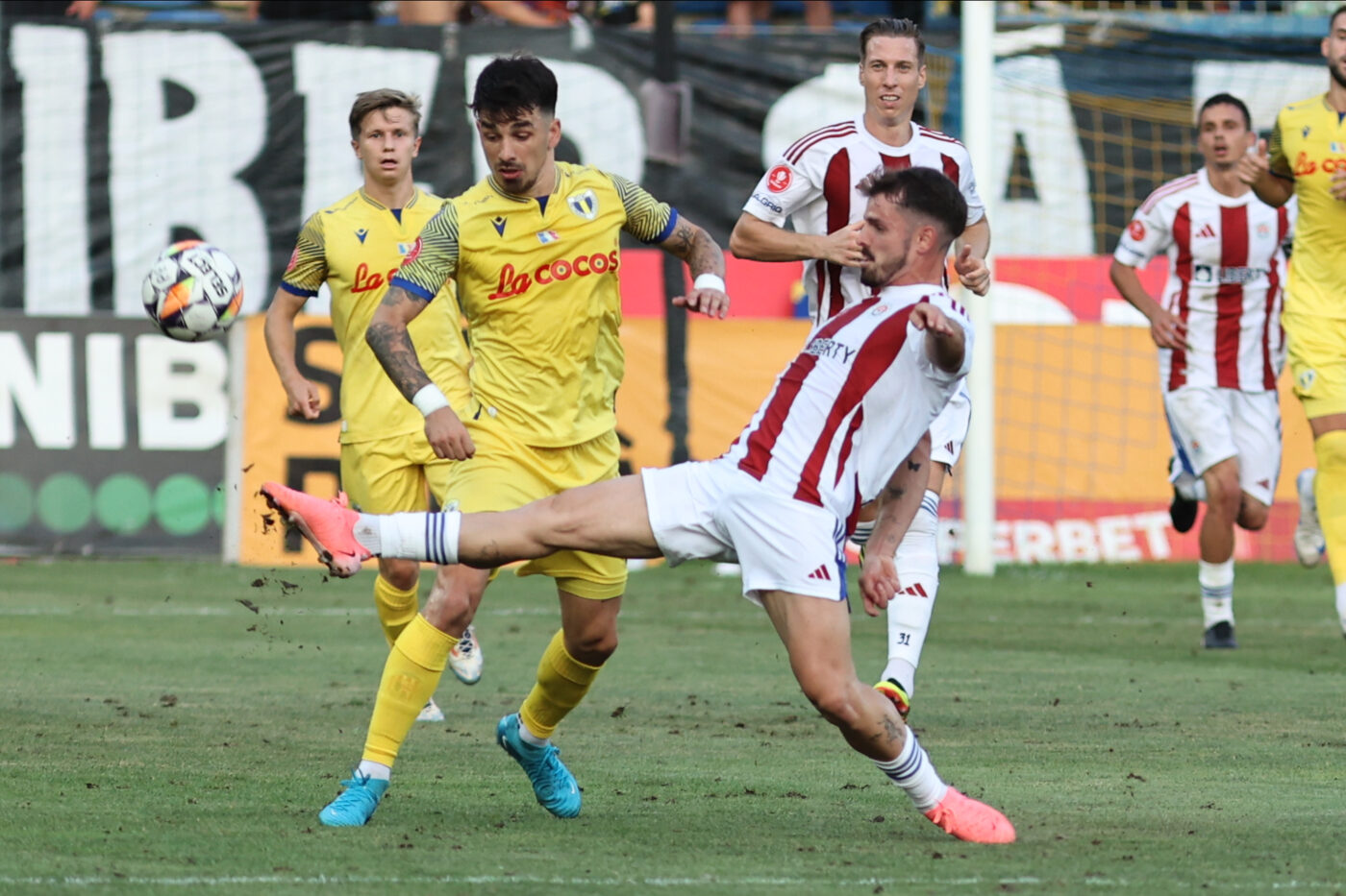 Sergiu Hanca și Alexandru Tudorie nu s-au mai ascuns și au spus, după Petrolul Ploiești – Oțelul Galați 0-0, ce e obligat să facă Mehmet Topal la antrenamente: „Trebuie să lucrăm mai mult la asta!”