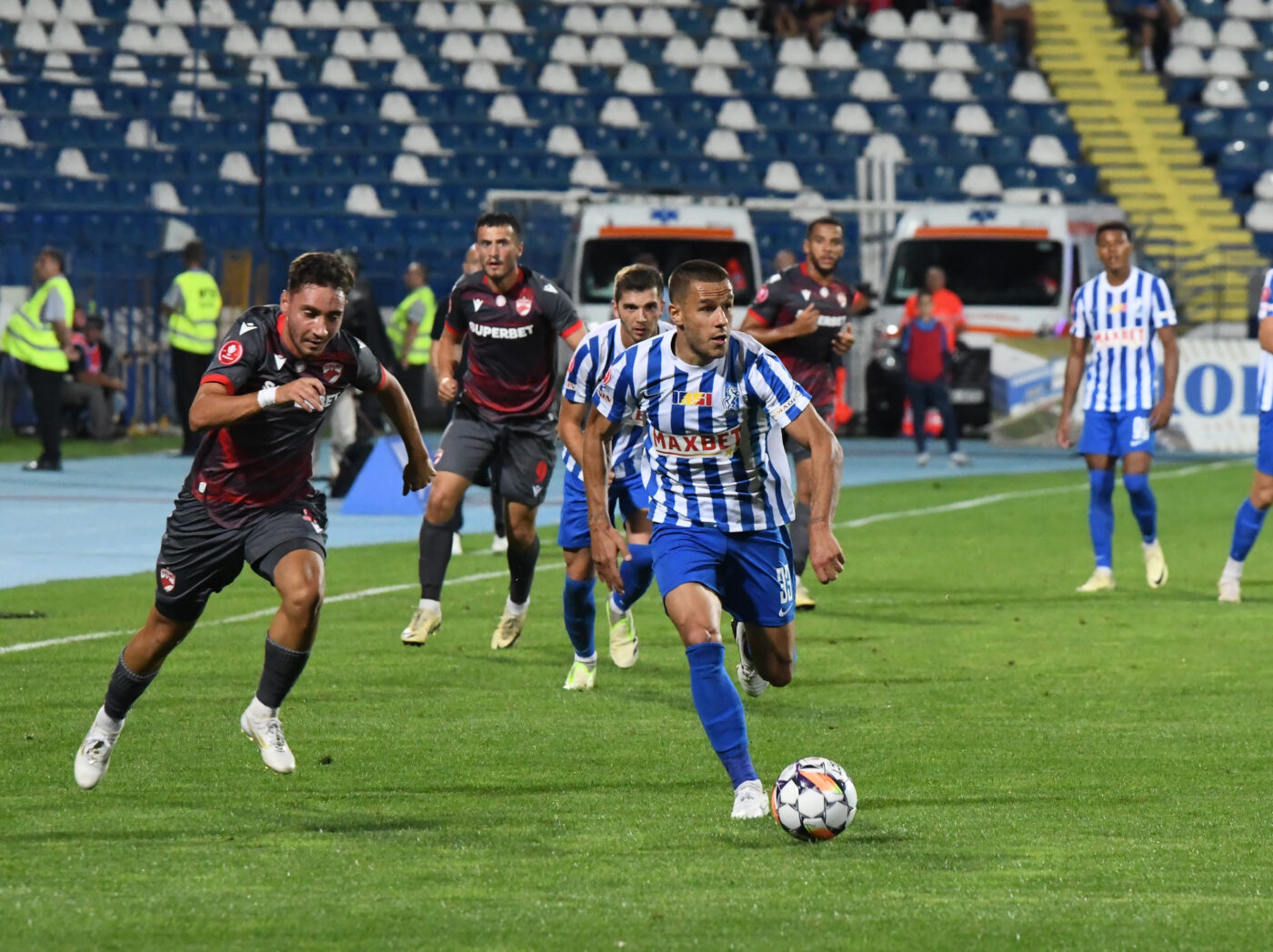 Show în Copou! Poli Iași și Dinamo au remizat după un meci superb, presărat cu gafe de cascadorii râsului