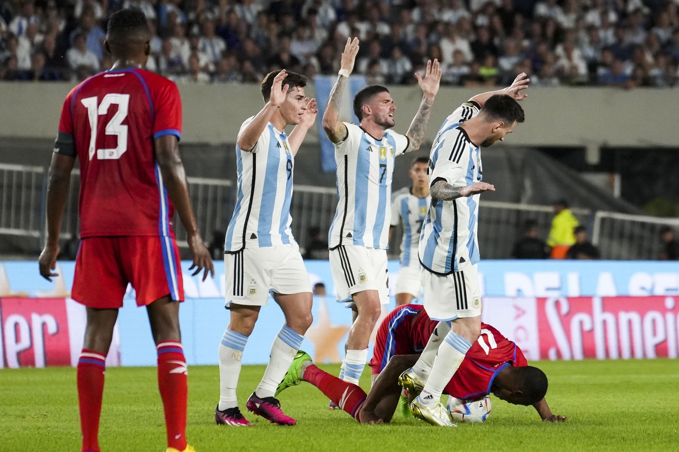 Transfer de 80.000.000 de euro. Ce coleg, campion mondial cu Leo Messi, va avea Horațiu Moldovan la Atletico Madrid