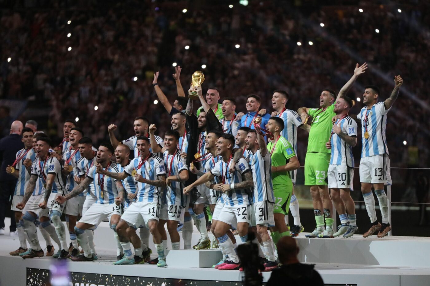 Transferul cu care Real Madrid îl salvează pe Radu Drăgușin. Tottenham a cerut 160.000.000 de euro pe fundașul central care e campion mondial alături de Messi